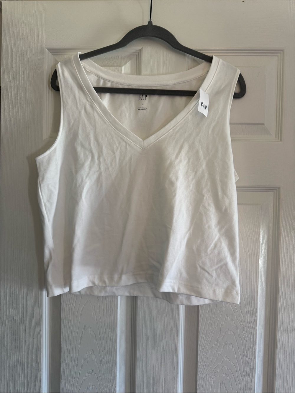 GAP White V-Neck Sleeveless Tank Top